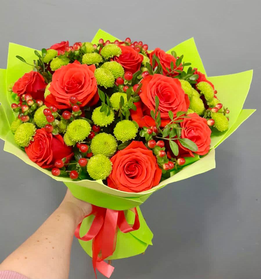 Букет цветов из: Хризантемы и Розы в Новозаведенном