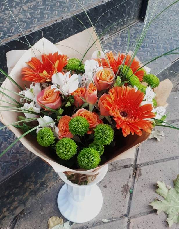 Букет цветов из: Герберы, Хризантемы, Альстромерии и Розы в Новозаведенном