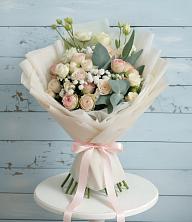 Букет цветов из:  Розы и Лизиантусы в Новозаведенном