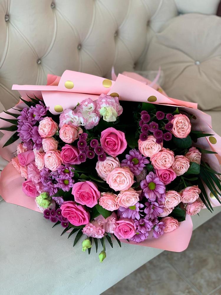 Букет цветов из: Хризантемы, Розы и Лизиантусы в Новозаведенном