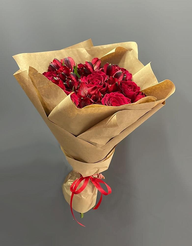 Букет цветов из: Альстромерии и Розы в Новозаведенном