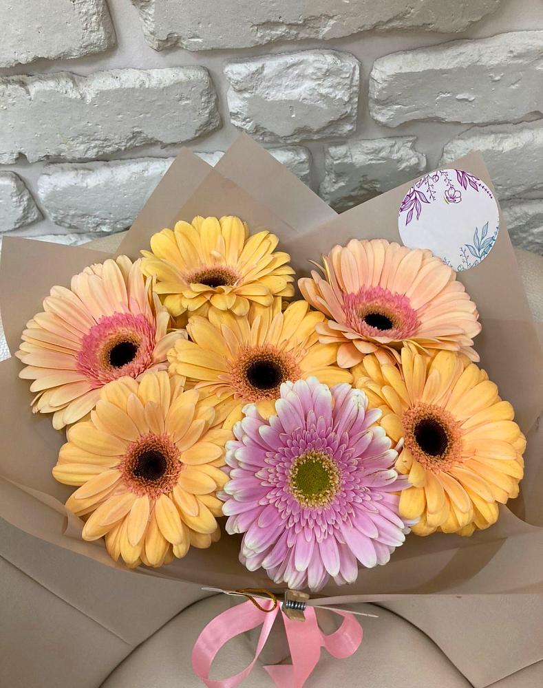 Букет цветов из: Герберы в Новозаведенном