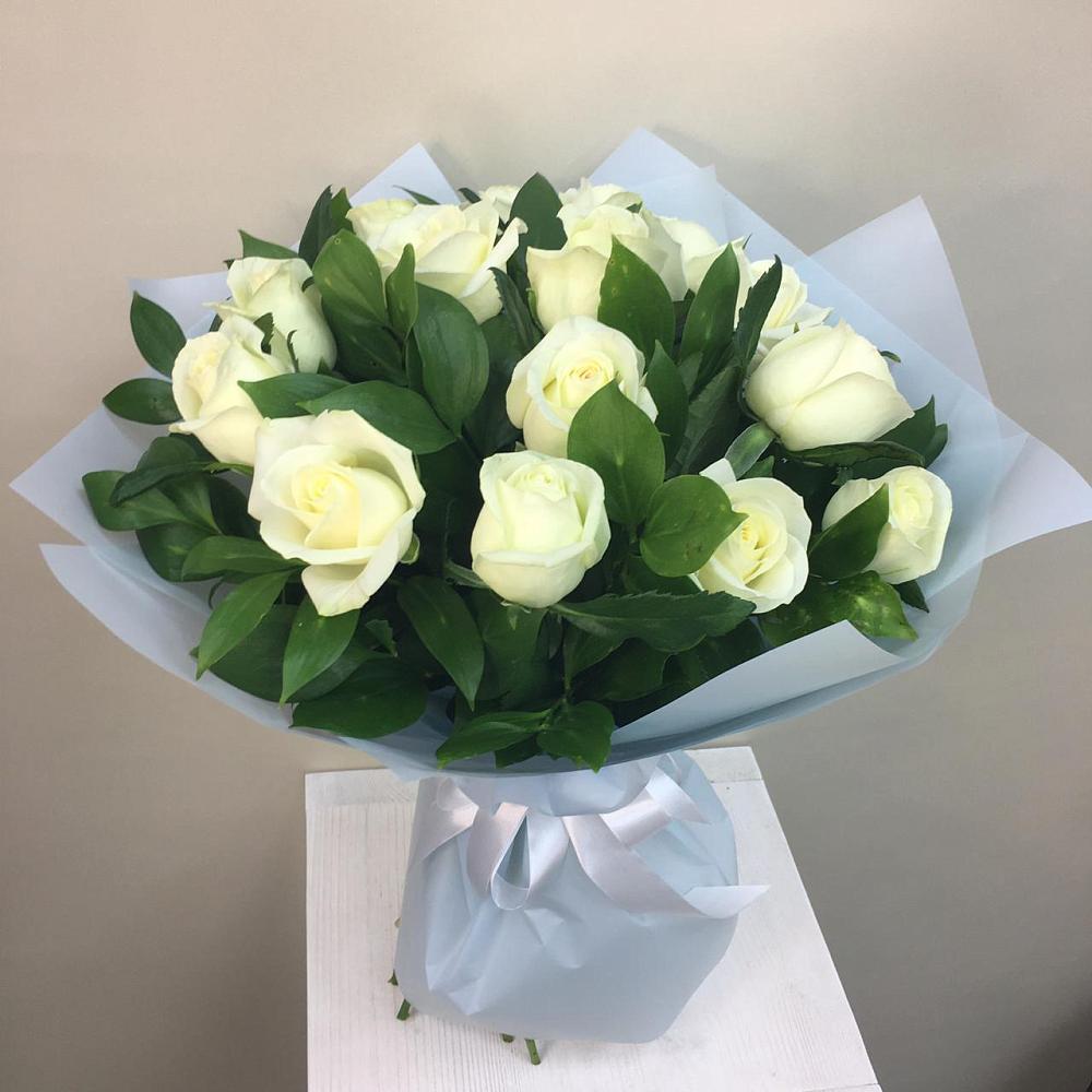 Букет 15 Белых роз Проуд в Новозаведенном