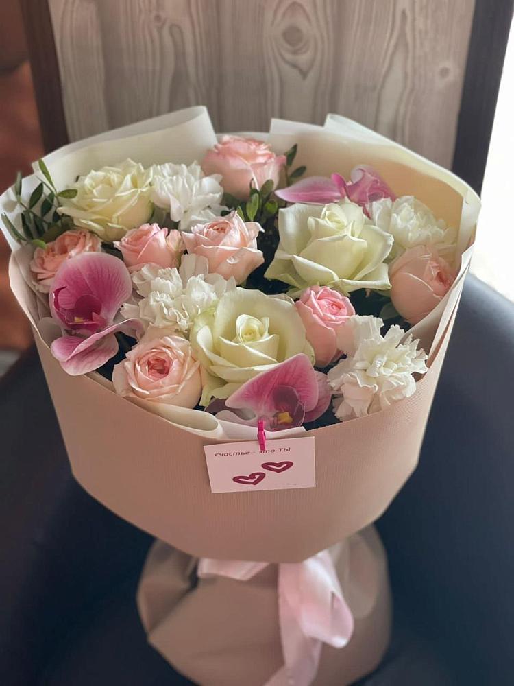 Букет цветов из: Орхидеи, Розы и Гвоздики в Новозаведенном