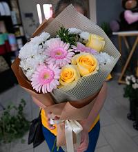 Букет цветов из:  Герберы, Розы и Хризантемы в Новозаведенном