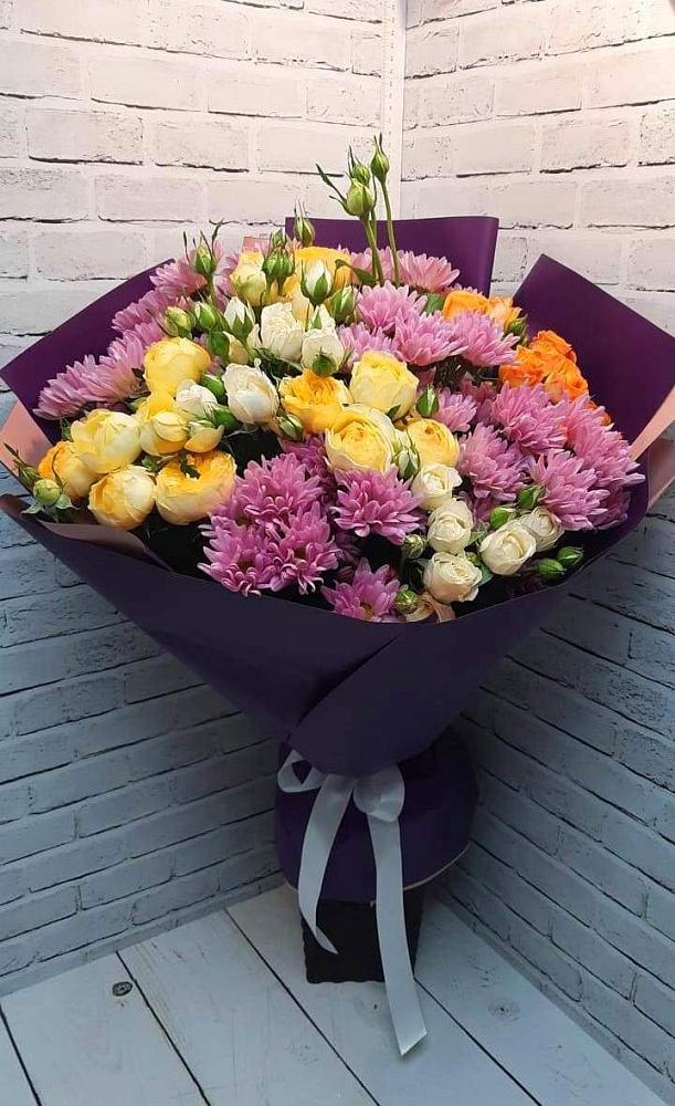 Букет цветов из: Хризантемы и Розы в Новозаведенном
