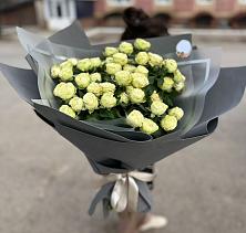Букет Белые кустовые розы Солинеро в Новозаведенном