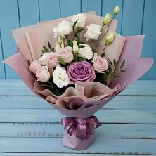 Букет цветов из:  Розы и Лизиантусы в Новозаведенном