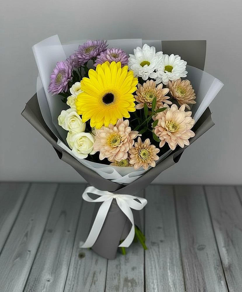 Букет цветов из: Розы, Герберы и Хризантемы в Новозаведенном