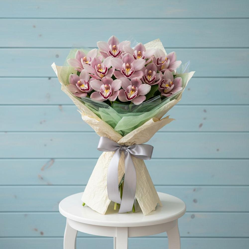 Букет цветов из: Орхидеи и Розы в Новозаведенном