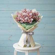 Букет цветов из:  Орхидеи и Розы в Новозаведенном