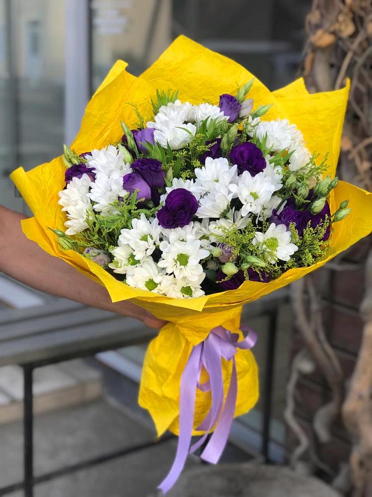 Букет цветов из: Ирисы, Хризантемы и Ромашки в Новозаведенном