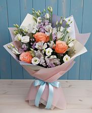 Букет цветов из:  Лизиантусы, Розы, Альстромерии и Гипсофила в Новозаведенном