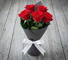 Букет 5 Красных роз Эдлесс Лав в Новозаведенном