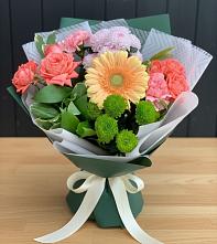 Букет цветов из:  Гвоздики, Розы, Герберы и Хризантемы в Новозаведенном