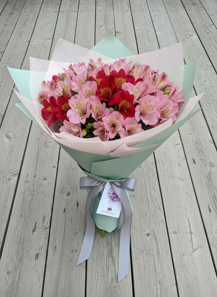 Букет цветов из: Альстромерии в Новозаведенном