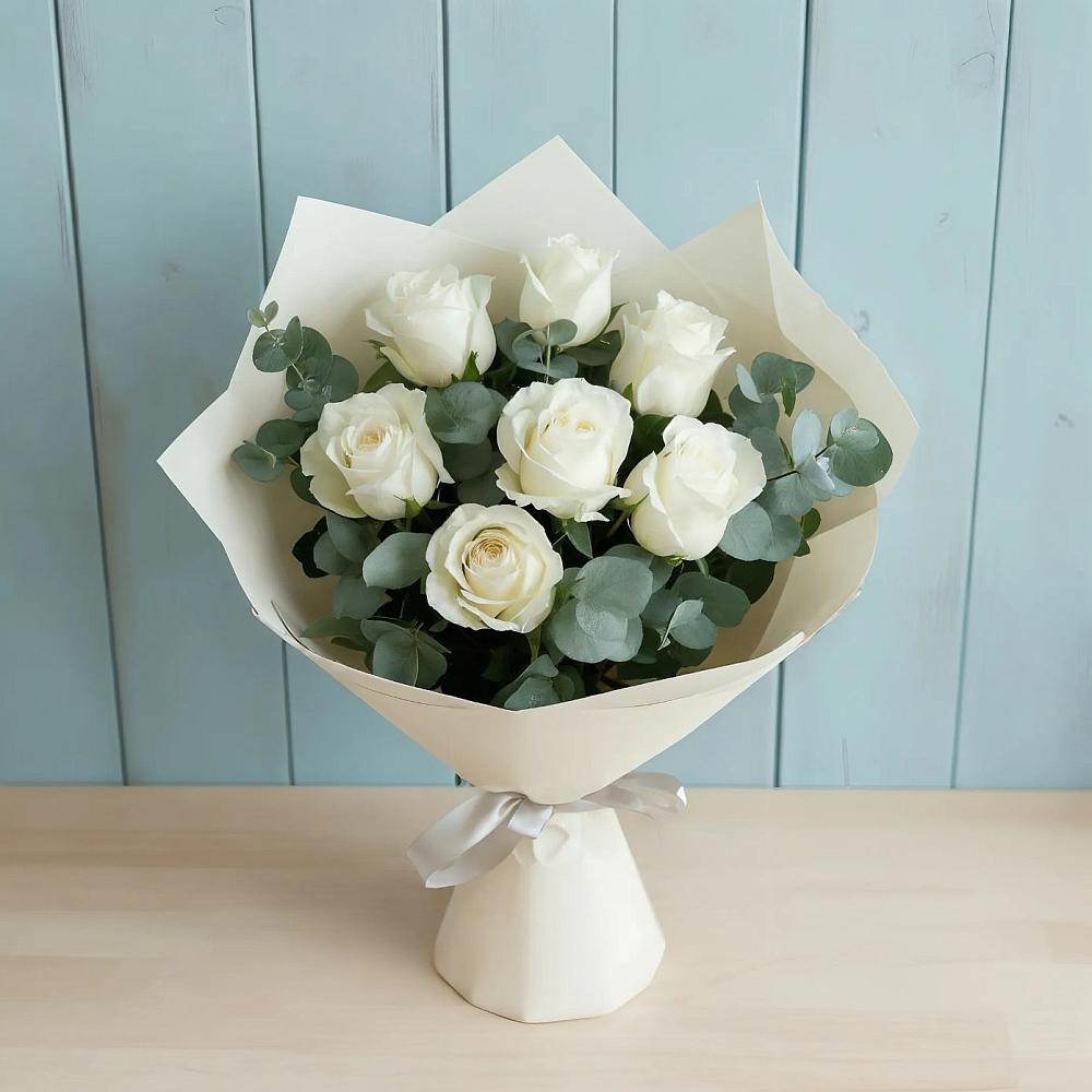 Букет Белые розы в Эвкалипте в Новозаведенном