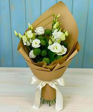 Букет цветов из:  Хризантемы и Лизиантусы #REPLACE_PRED# Новозаведенном