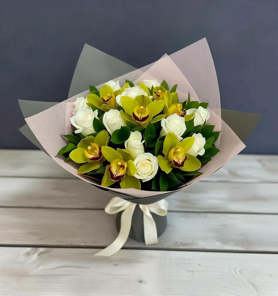 Букет цветов из: Орхидеи и Розы в Новозаведенном