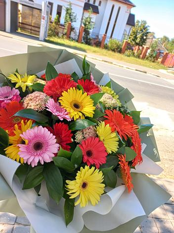 Букет цветов из: Герберы в Новозаведенном