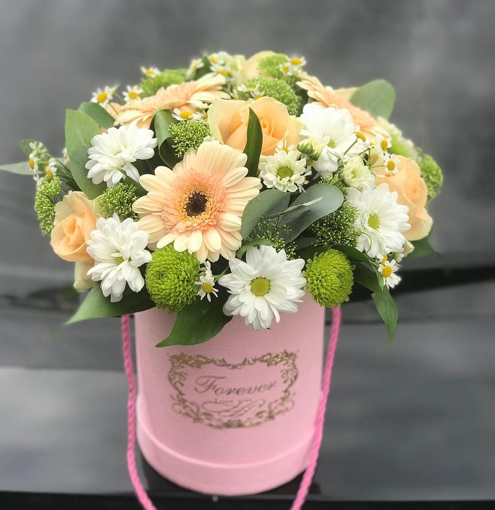 Цветочная композиция из Розы, Герберы и Хризантемы в шляпной коробке в Новозаведенном