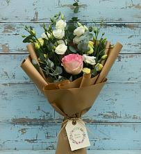 Букет цветов из:  Розы и Лизиантусы в Новозаведенном