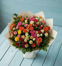 Букет Микс из разноцветных кустовых роз в Новозаведенном