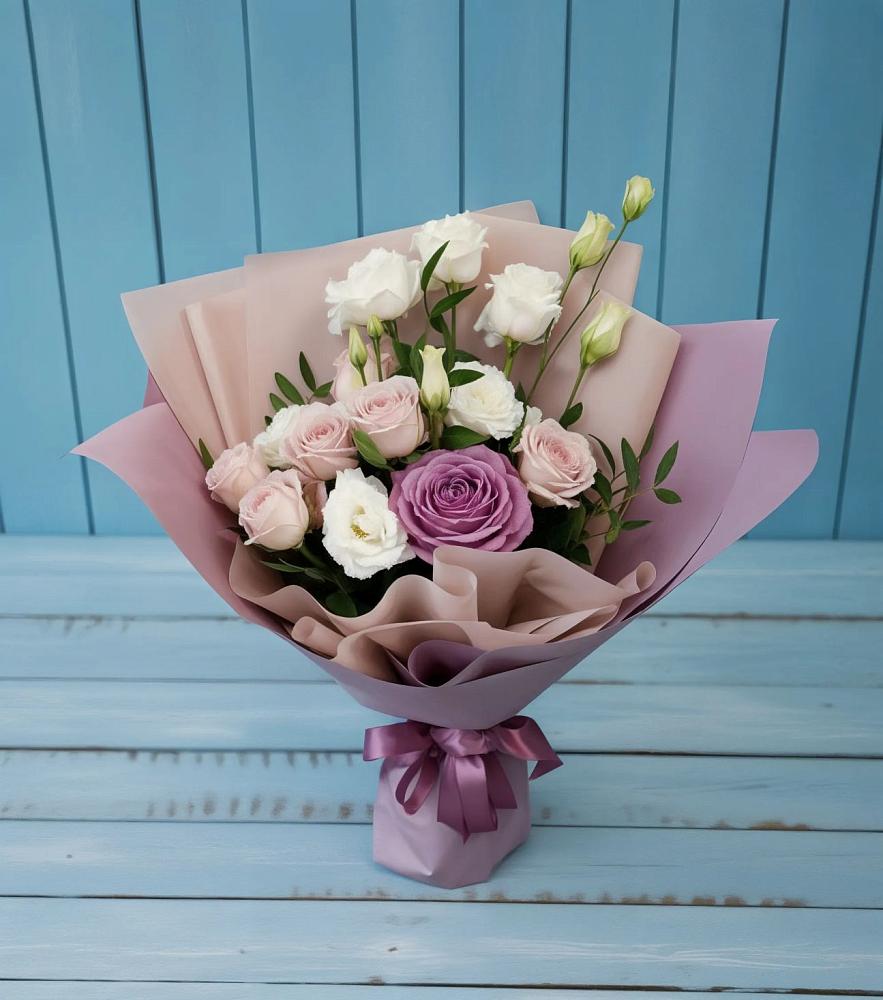 Букет цветов из: Розы и Лизиантусы в Новозаведенном